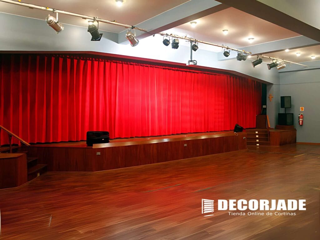 cortinas de auditorio para colegio en terciopelo color rojo 01